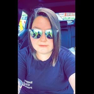 Meet your Posher, Caitlyn